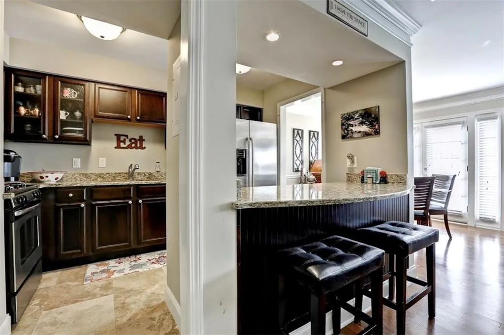 6980 Roswell Road Unit C4, Atlanta, Georgia 30328, 2 Bedrooms Bedrooms, ,2 BathroomsBathrooms,Residential,Sold,6980 Roswell Road Unit C4,5761321