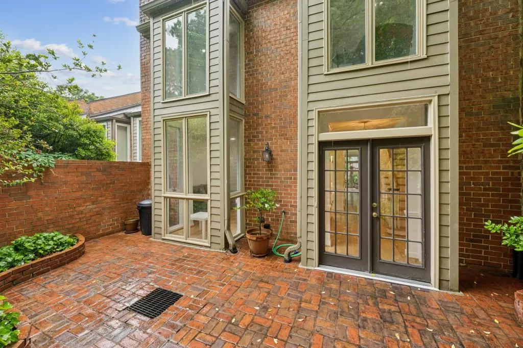 68 Willow Glen Ne Unit 68, Atlanta, Georgia 30342, 4 Bedrooms Bedrooms, ,2 BathroomsBathrooms,Residential,For Sale,68 Willow Glen Ne Unit 68,7615312