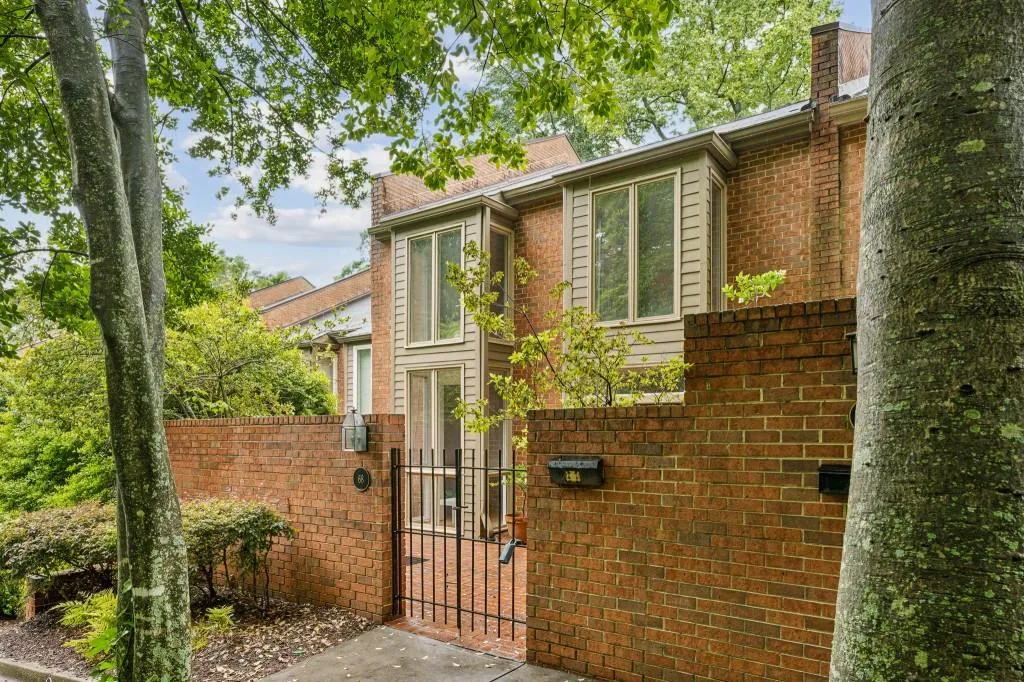 68 Willow Glen Ne Unit 68, Atlanta, Georgia 30342, 4 Bedrooms Bedrooms, ,2 BathroomsBathrooms,Residential,For Sale,68 Willow Glen Ne Unit 68,7615312