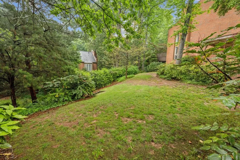 68 Willow Glen Ne Unit 68, Atlanta, Georgia 30342, 4 Bedrooms Bedrooms, ,2 BathroomsBathrooms,Residential,For Sale,68 Willow Glen Ne Unit 68,7615312