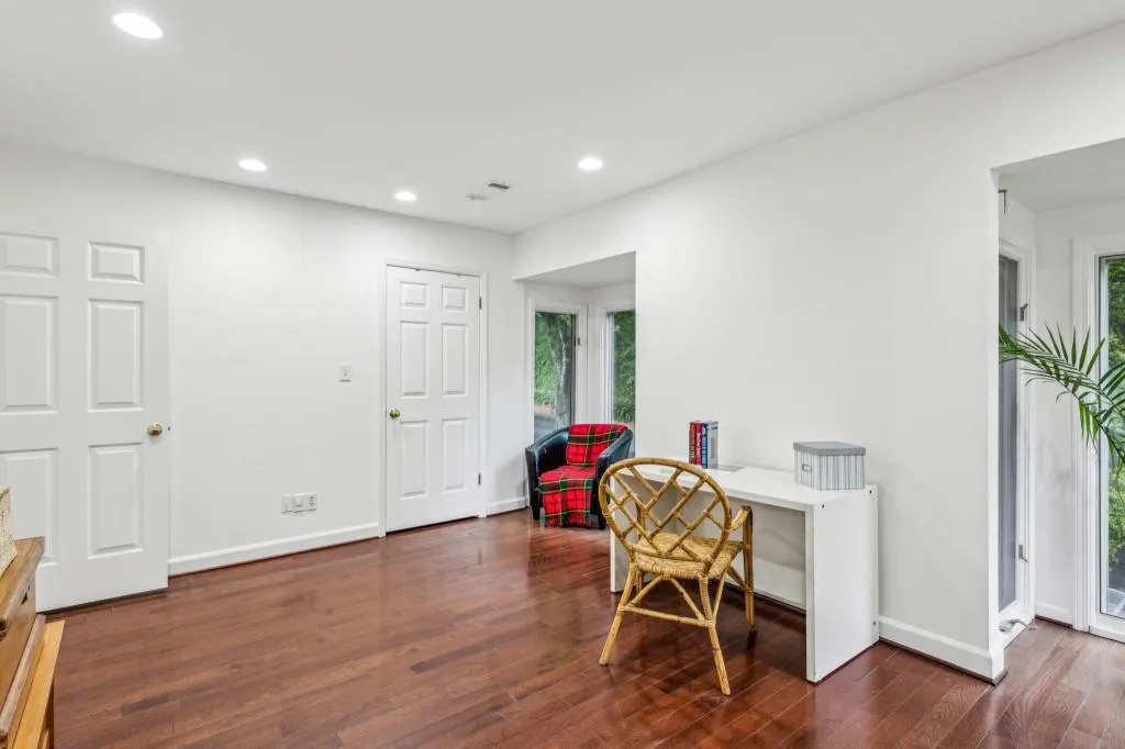 68 Willow Glen Ne Unit 68, Atlanta, Georgia 30342, 4 Bedrooms Bedrooms, ,2 BathroomsBathrooms,Residential,Sold,68 Willow Glen Ne Unit 68,7615312