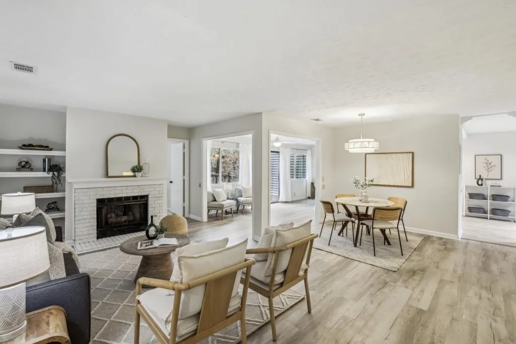 64 Dunwoody Springs Drive, Atlanta, Georgia 30328, 2 Bedrooms Bedrooms, ,2 BathroomsBathrooms,Residential,Sold,64 Dunwoody Springs Drive,7523723