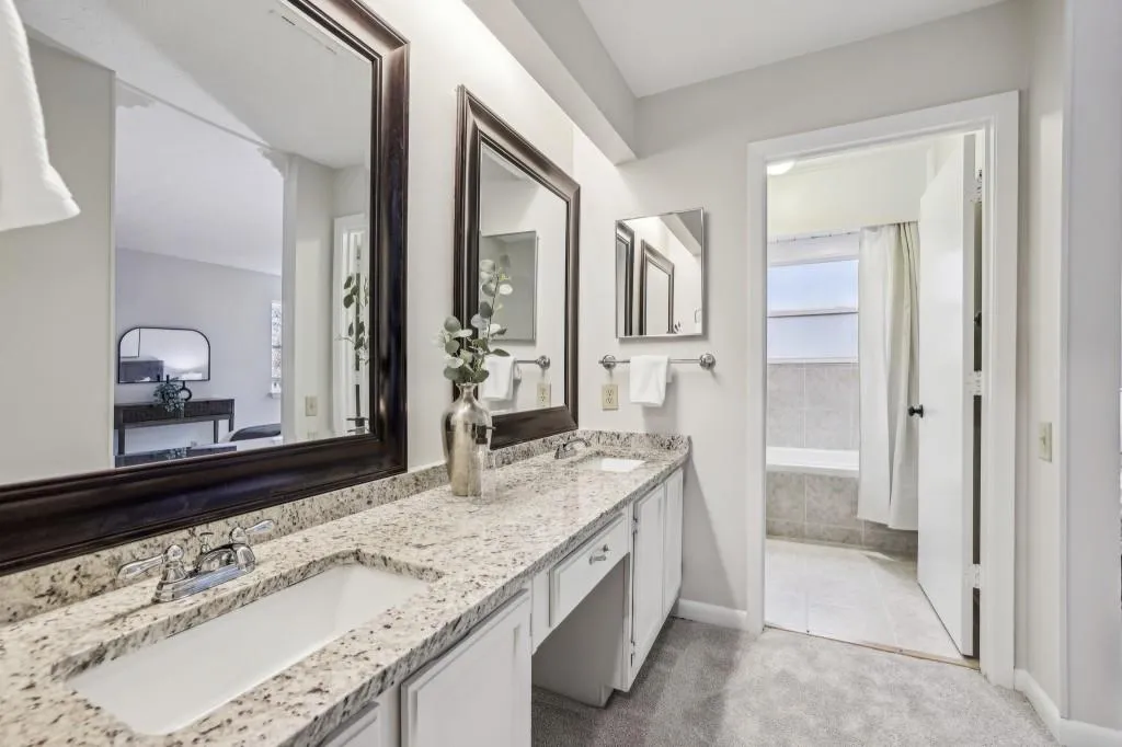 64 Dunwoody Springs Drive, Atlanta, Georgia 30328, 2 Bedrooms Bedrooms, ,2 BathroomsBathrooms,Residential,Sold,64 Dunwoody Springs Drive,7523723