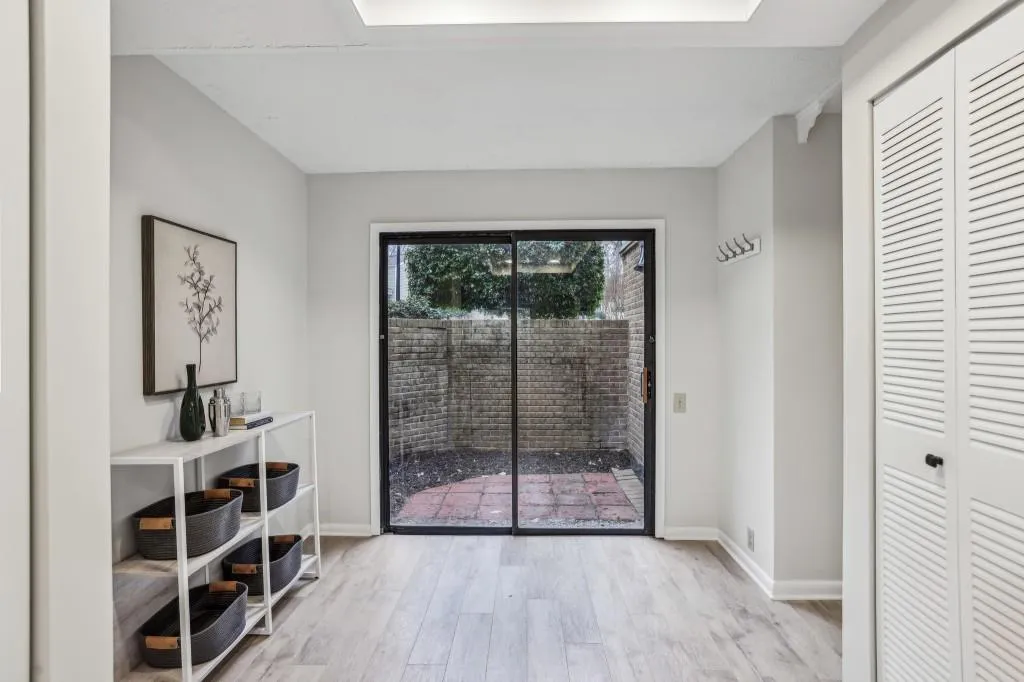 64 Dunwoody Springs Drive, Atlanta, Georgia 30328, 2 Bedrooms Bedrooms, ,2 BathroomsBathrooms,Residential,Sold,64 Dunwoody Springs Drive,7523723