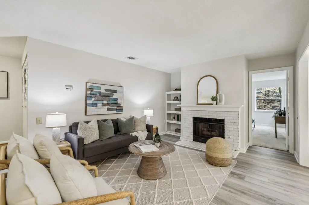 64 Dunwoody Springs Drive, Atlanta, Georgia 30328, 2 Bedrooms Bedrooms, ,2 BathroomsBathrooms,Residential,Sold,64 Dunwoody Springs Drive,7523723