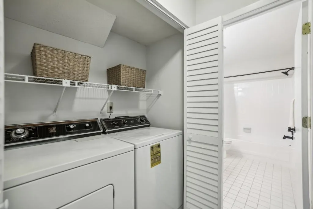 64 Dunwoody Springs Drive, Atlanta, Georgia 30328, 2 Bedrooms Bedrooms, ,2 BathroomsBathrooms,Residential,Sold,64 Dunwoody Springs Drive,7523723