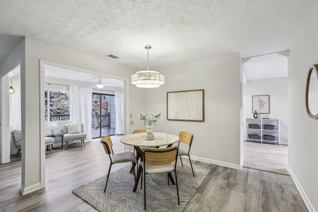 64 Dunwoody Springs Drive, Atlanta, Georgia 30328, 2 Bedrooms Bedrooms, ,2 BathroomsBathrooms,Residential,Sold,64 Dunwoody Springs Drive,7523723