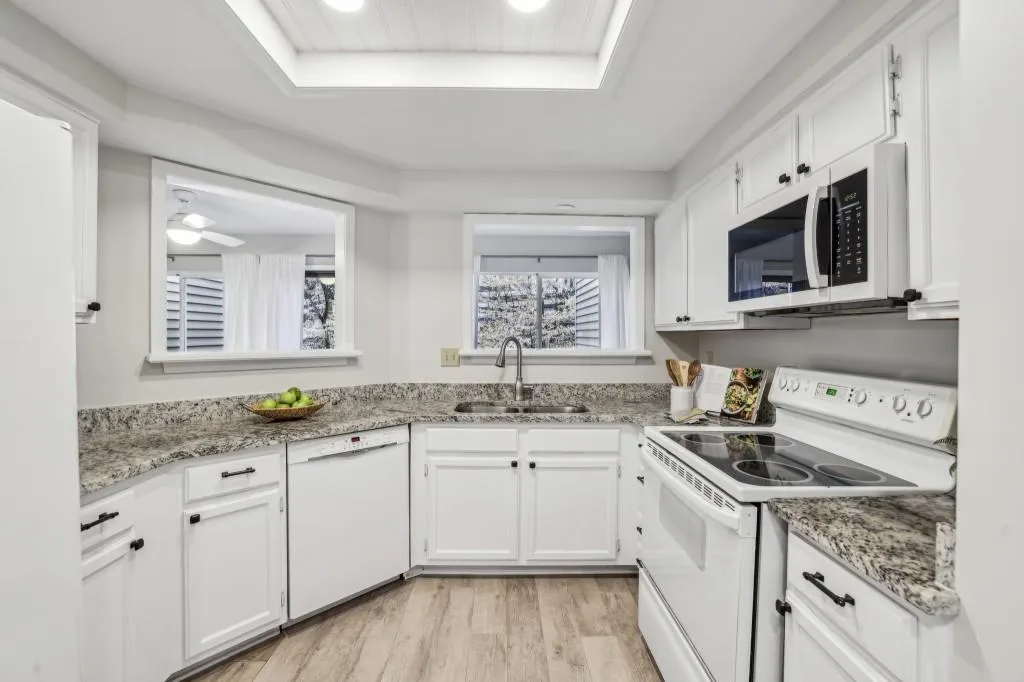 64 Dunwoody Springs Drive, Atlanta, Georgia 30328, 2 Bedrooms Bedrooms, ,2 BathroomsBathrooms,Residential,Sold,64 Dunwoody Springs Drive,7523723