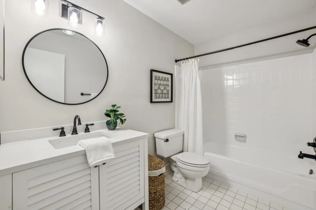 64 Dunwoody Springs Drive, Atlanta, Georgia 30328, 2 Bedrooms Bedrooms, ,2 BathroomsBathrooms,Residential,Sold,64 Dunwoody Springs Drive,7523723