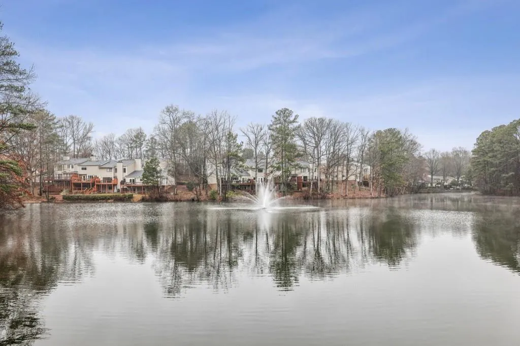 64 Dunwoody Springs Drive, Atlanta, Georgia 30328, 2 Bedrooms Bedrooms, ,2 BathroomsBathrooms,Residential,Sold,64 Dunwoody Springs Drive,7523723