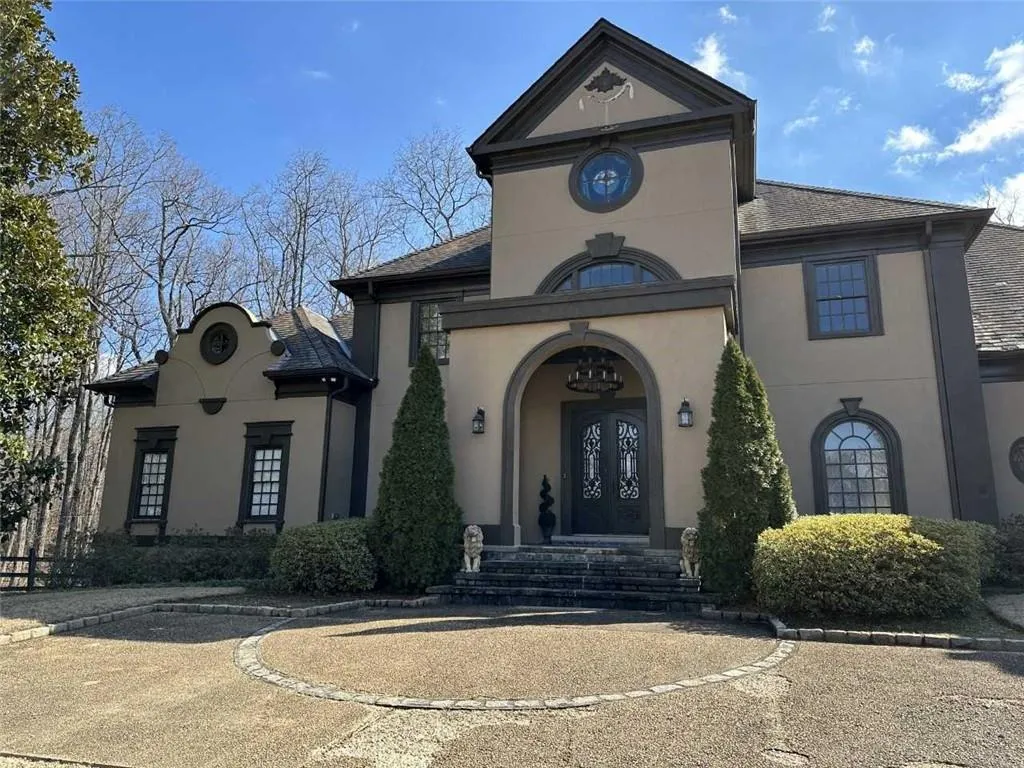 725 Riley Place, Atlanta, Georgia 30327, 8 Bedrooms Bedrooms, ,7 BathroomsBathrooms,Residential,Sold,725 Riley Place,7381611