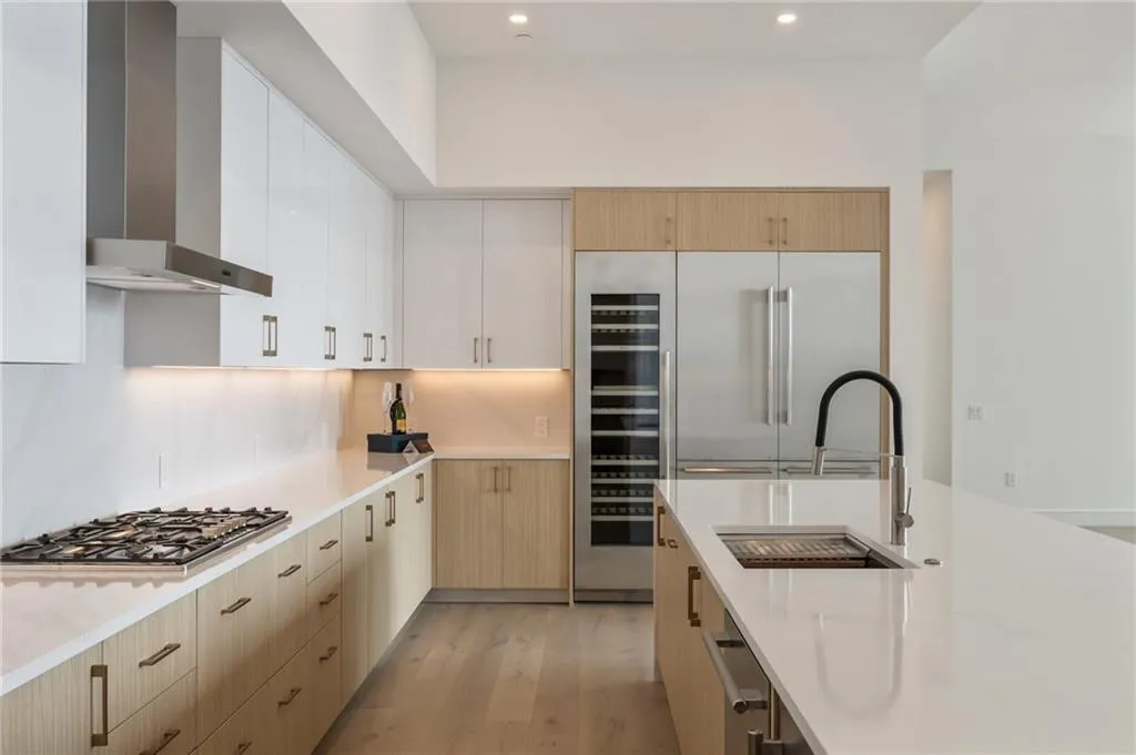 2425 Peachtree Road Ne Unit 1604, Atlanta, Georgia 30305, 2 Bedrooms Bedrooms, ,2 BathroomsBathrooms,Residential,For Sale,2425 Peachtree Road Ne Unit 1604,7642596