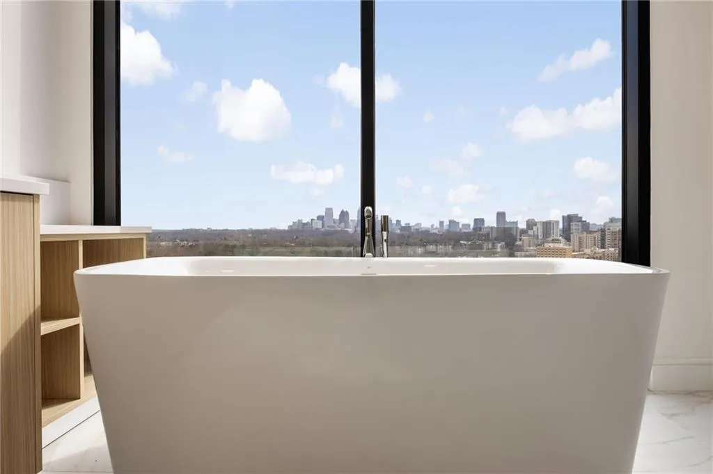 2425 Peachtree Road Ne Unit 1604, Atlanta, Georgia 30305, 2 Bedrooms Bedrooms, ,2 BathroomsBathrooms,Residential,For Sale,2425 Peachtree Road Ne Unit 1604,7642596