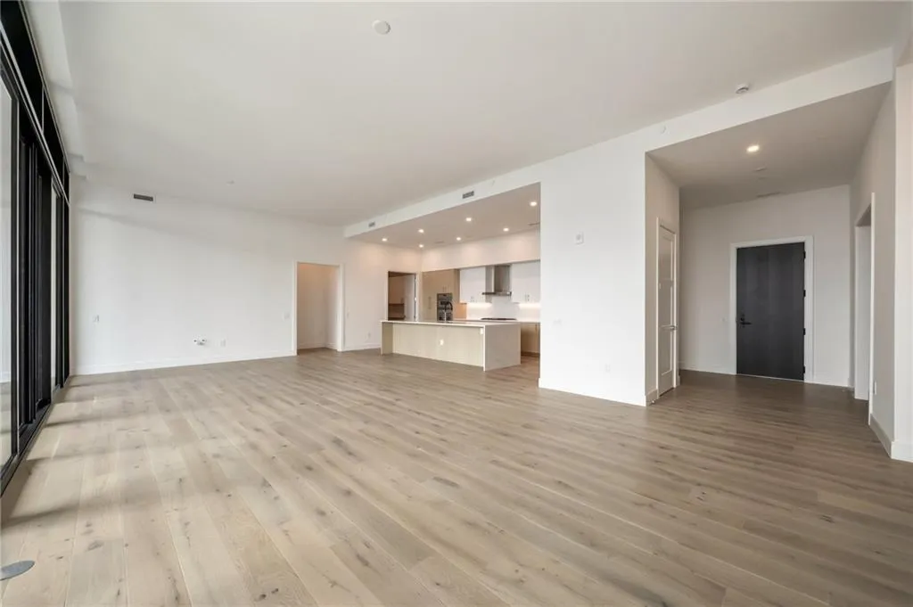 2425 Peachtree Road Ne Unit 1604, Atlanta, Georgia 30305, 2 Bedrooms Bedrooms, ,2 BathroomsBathrooms,Residential,For Sale,2425 Peachtree Road Ne Unit 1604,7642596