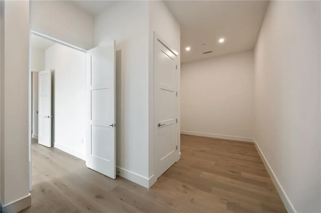 2425 Peachtree Road Ne Unit 1604, Atlanta, Georgia 30305, 2 Bedrooms Bedrooms, ,2 BathroomsBathrooms,Residential,For Sale,2425 Peachtree Road Ne Unit 1604,7642596