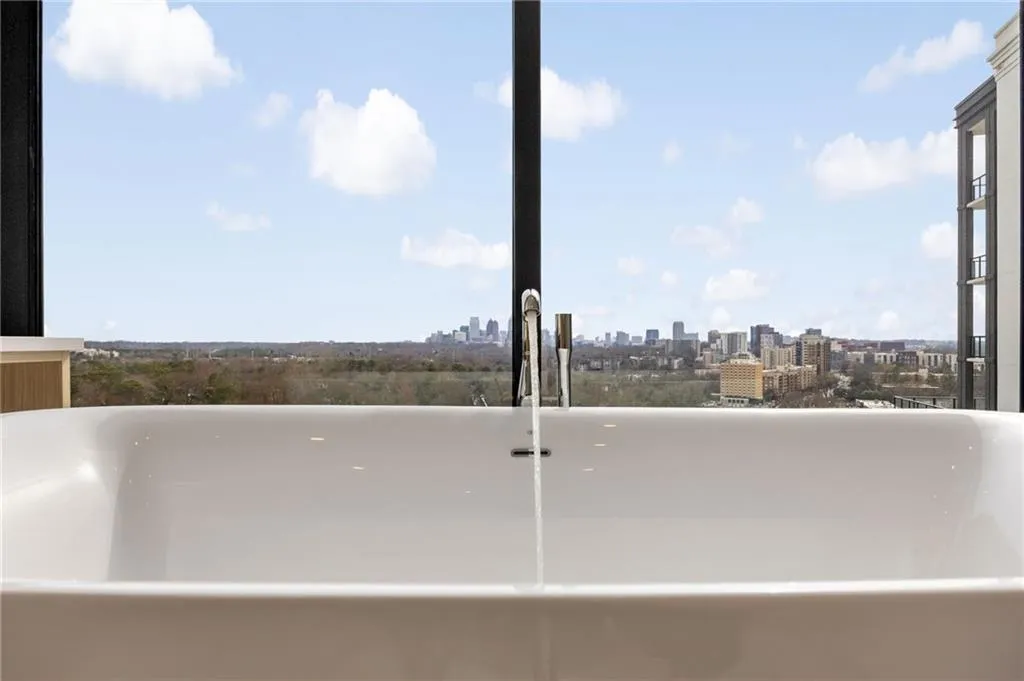 2425 Peachtree Road Ne Unit 1604, Atlanta, Georgia 30305, 2 Bedrooms Bedrooms, ,2 BathroomsBathrooms,Residential,For Sale,2425 Peachtree Road Ne Unit 1604,7642596