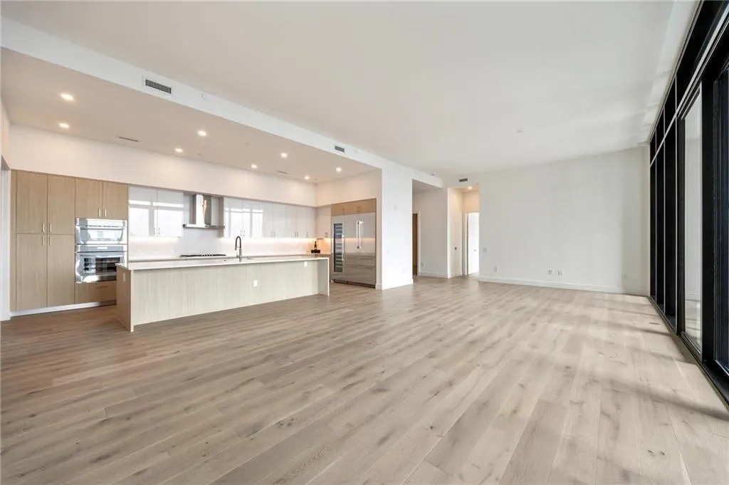 2425 Peachtree Road Ne Unit 1604, Atlanta, Georgia 30305, 2 Bedrooms Bedrooms, ,2 BathroomsBathrooms,Residential,For Sale,2425 Peachtree Road Ne Unit 1604,7642596