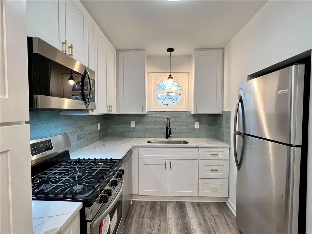 5400 Roswell Road Ne Unit F5, Sandy Springs, Georgia 30342, 1 Bedroom Bedrooms, ,1 BathroomBathrooms,Residential,Sold,5400 Roswell Road Ne Unit F5,7029978