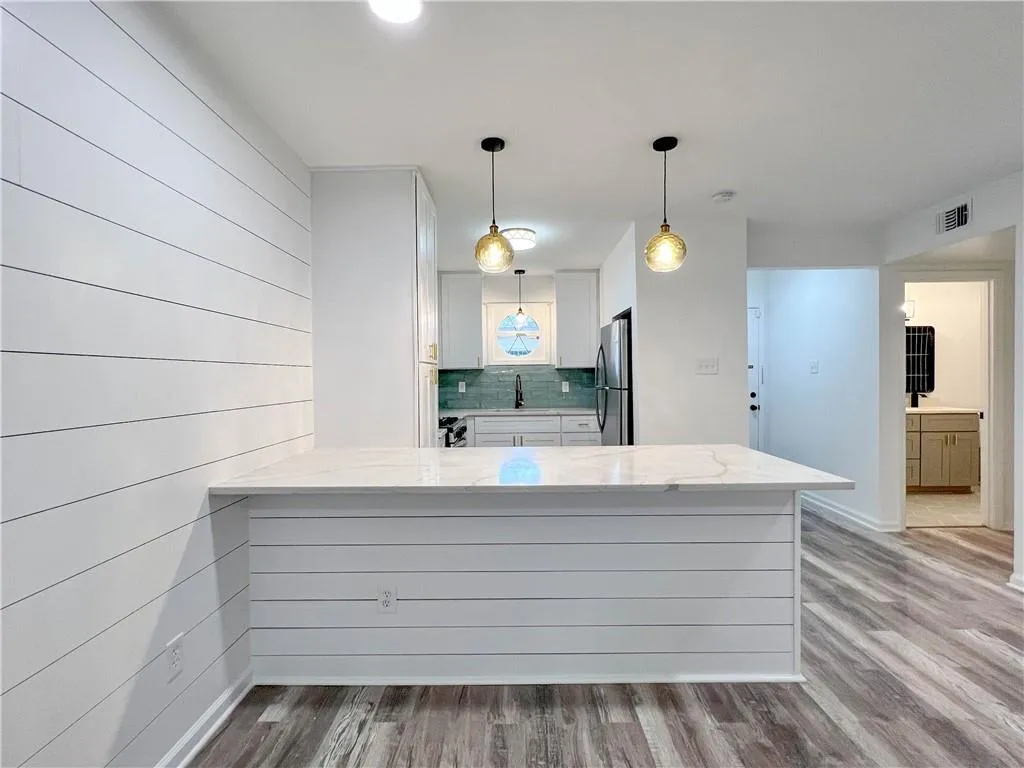 5400 Roswell Road Ne Unit F5, Sandy Springs, Georgia 30342, 1 Bedroom Bedrooms, ,1 BathroomBathrooms,Residential,Sold,5400 Roswell Road Ne Unit F5,7029978