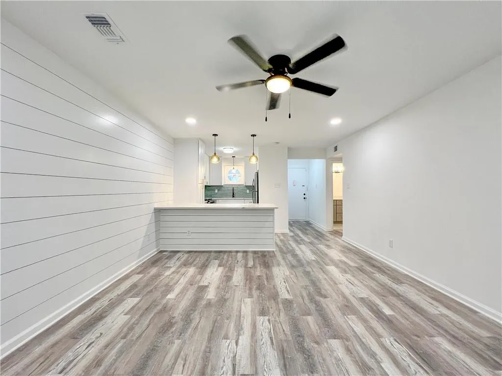 5400 Roswell Road Ne Unit F5, Sandy Springs, Georgia 30342, 1 Bedroom Bedrooms, ,1 BathroomBathrooms,Residential,Sold,5400 Roswell Road Ne Unit F5,7029978