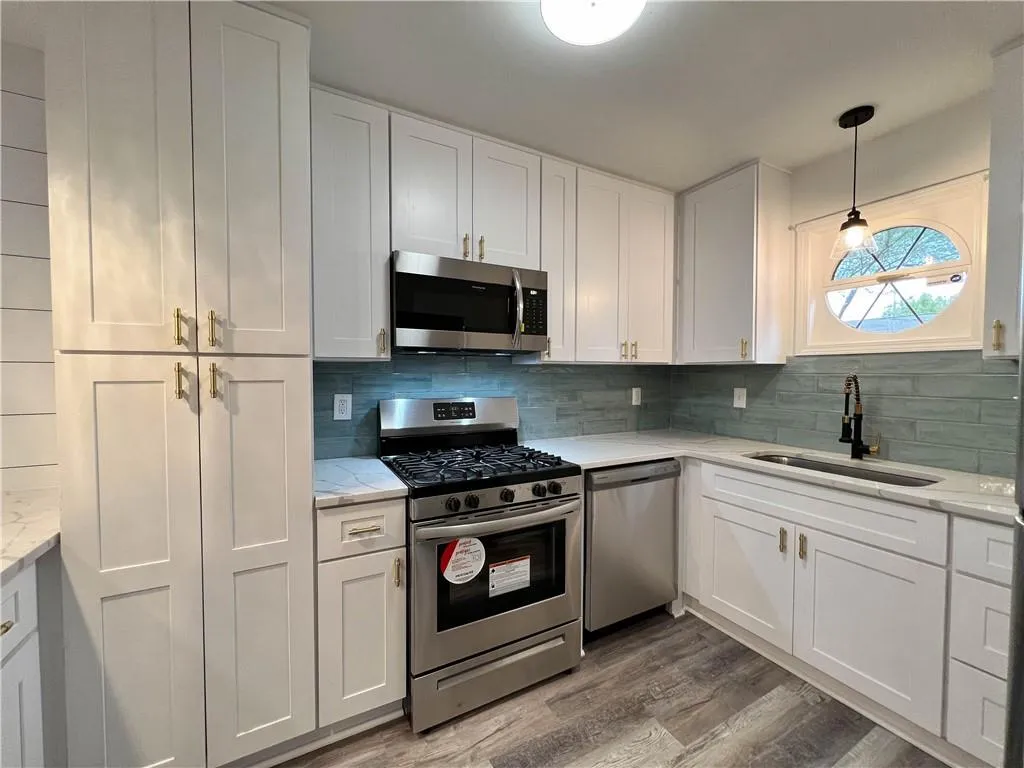 5400 Roswell Road Ne Unit F5, Sandy Springs, Georgia 30342, 1 Bedroom Bedrooms, ,1 BathroomBathrooms,Residential,Sold,5400 Roswell Road Ne Unit F5,7029978