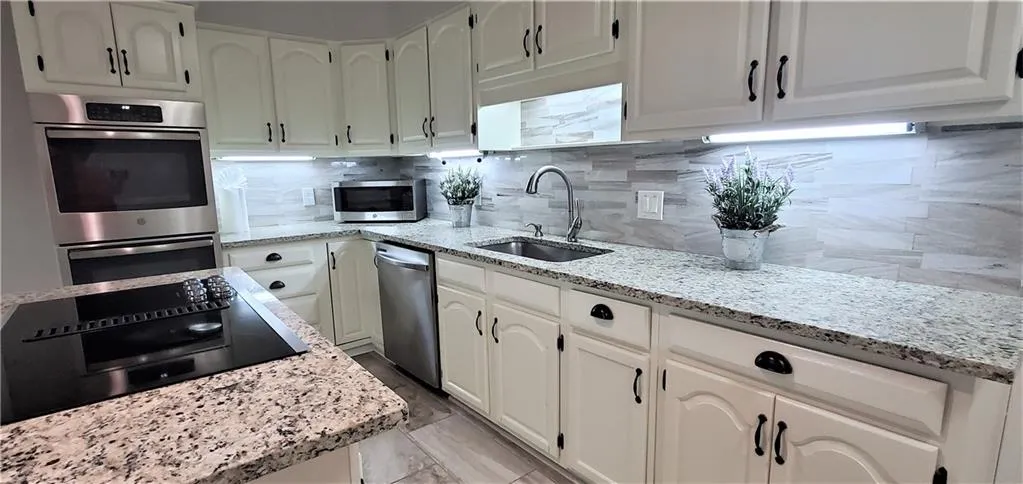 5638 River Oaks Place Unit A4, Sandy Springs, Georgia 30327, 3 Bedrooms Bedrooms, ,2 BathroomsBathrooms,Residential,Sold,5638 River Oaks Place Unit A4,7104820 5638 River Oaks Place Unit A4, Sandy Springs, Georgia 30327, 3 Bedrooms Bedrooms, ,2 BathroomsBathrooms,Residential,Sold,5638 River Oaks Place Unit A4,7104820