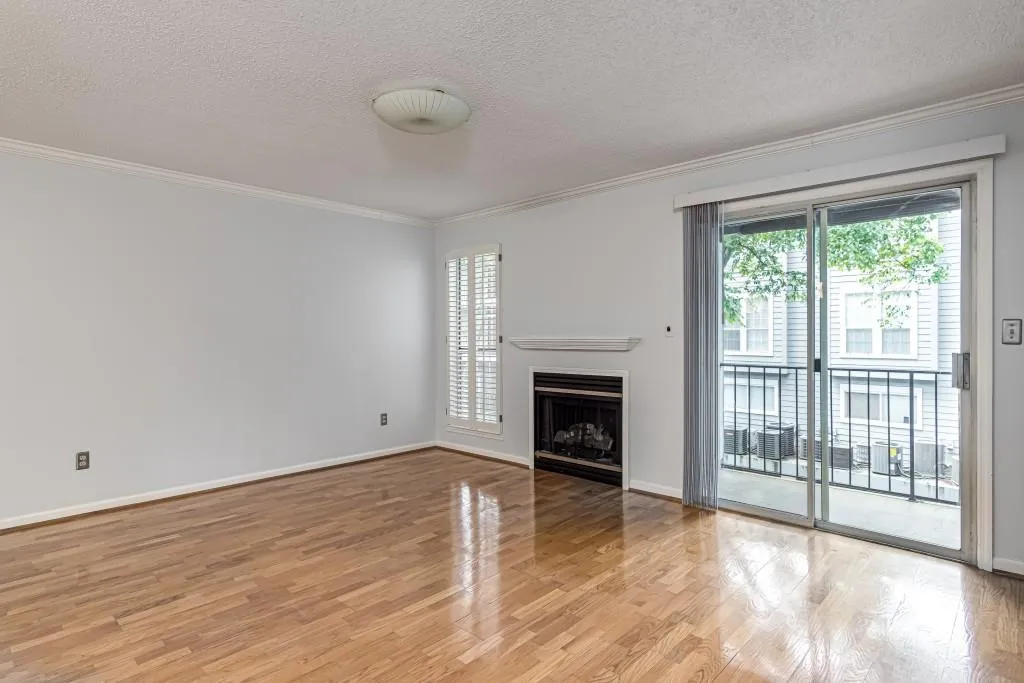 637 Granville Court, Sandy Springs, Georgia 30328, 2 Bedrooms Bedrooms, ,2 BathroomsBathrooms,Residential,Sold,637 Granville Court,6746851