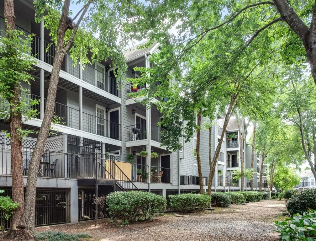 637 Granville Court, Sandy Springs, Georgia 30328, 2 Bedrooms Bedrooms, ,2 BathroomsBathrooms,Residential,Sold,637 Granville Court,6746851