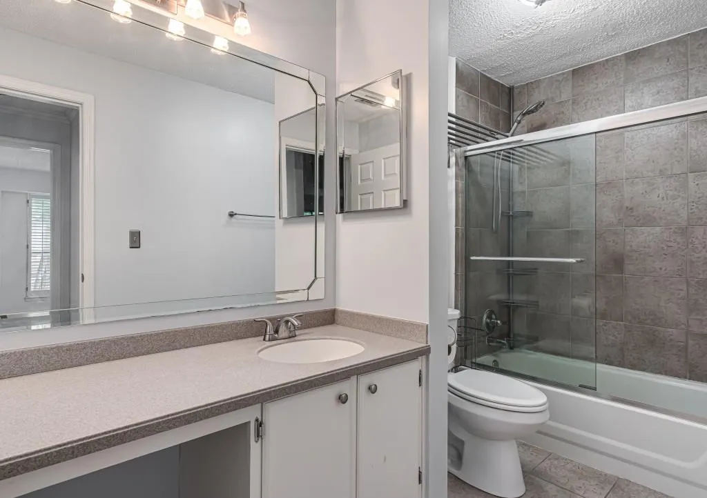 637 Granville Court, Sandy Springs, Georgia 30328, 2 Bedrooms Bedrooms, ,2 BathroomsBathrooms,Residential,Sold,637 Granville Court,6746851