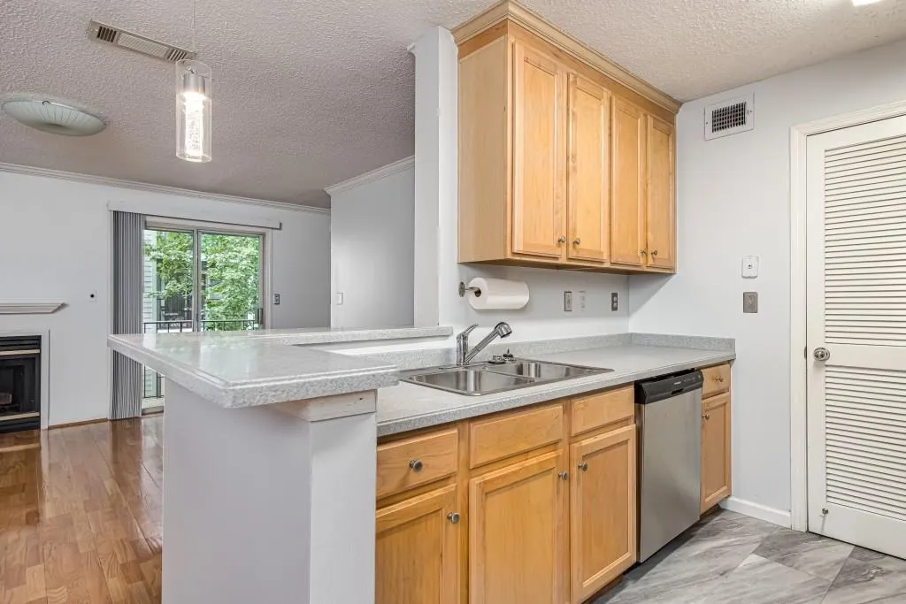 637 Granville Court, Sandy Springs, Georgia 30328, 2 Bedrooms Bedrooms, ,2 BathroomsBathrooms,Residential,Sold,637 Granville Court,6746851