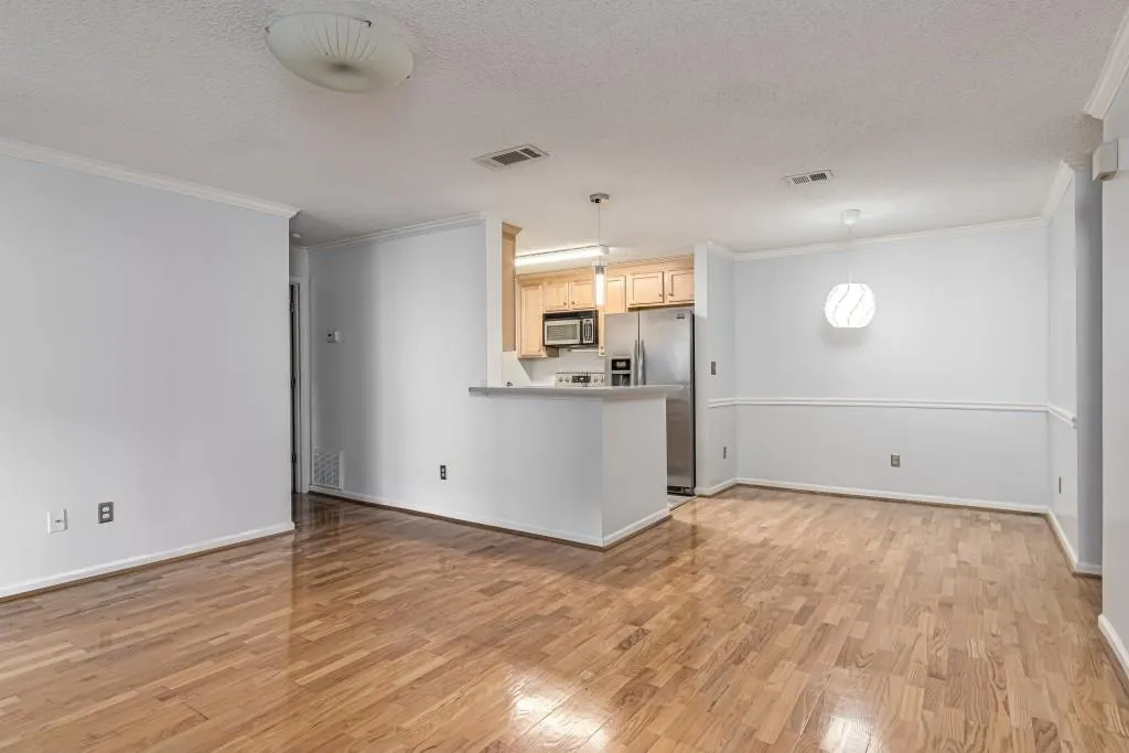 637 Granville Court, Sandy Springs, Georgia 30328, 2 Bedrooms Bedrooms, ,2 BathroomsBathrooms,Residential,Sold,637 Granville Court,6746851