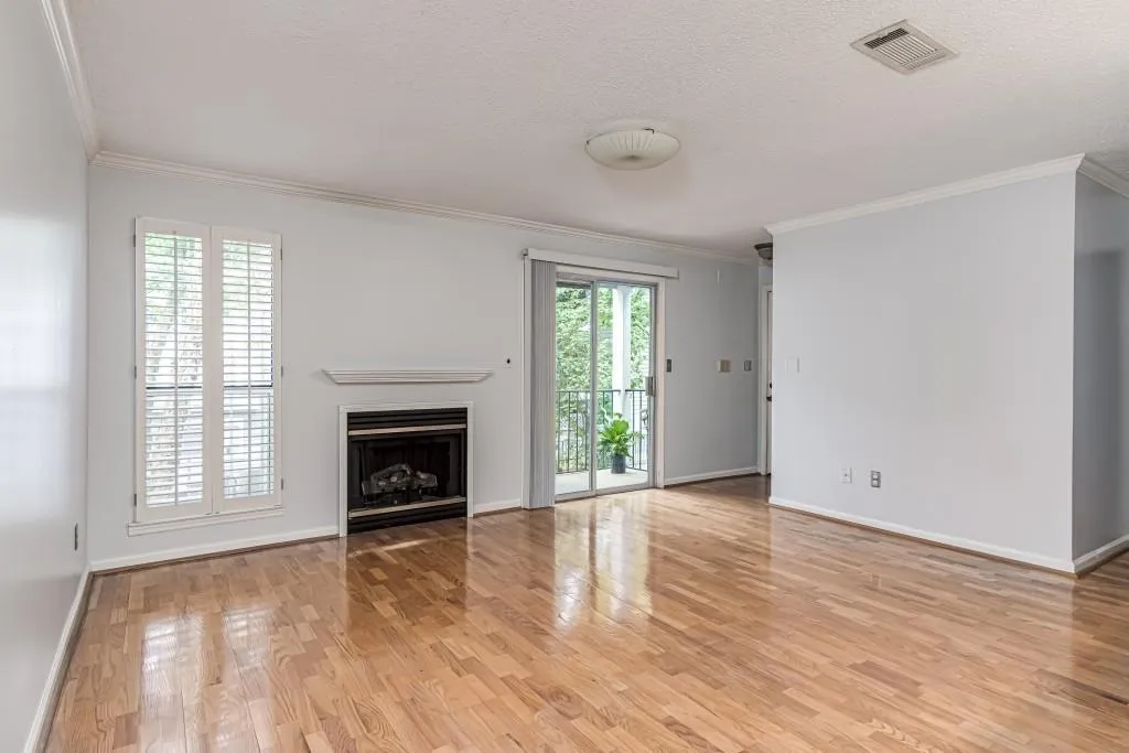 637 Granville Court, Sandy Springs, Georgia 30328, 2 Bedrooms Bedrooms, ,2 BathroomsBathrooms,Residential,Sold,637 Granville Court,6746851