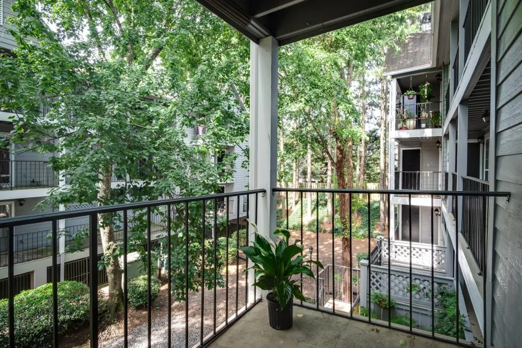 637 Granville Court, Sandy Springs, Georgia 30328, 2 Bedrooms Bedrooms, ,2 BathroomsBathrooms,Residential,Sold,637 Granville Court,6746851