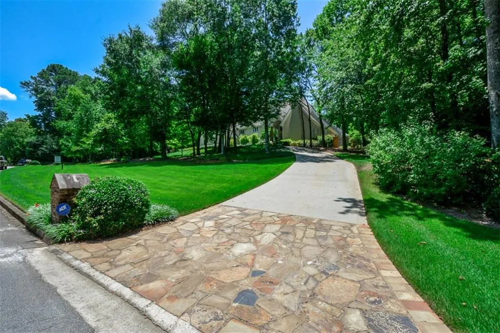8200 Habersham Waters Road, Sandy Springs, Georgia 30350, 6 Bedrooms Bedrooms, ,7 BathroomsBathrooms,Residential,Sold,8200 Habersham Waters Road,5798268