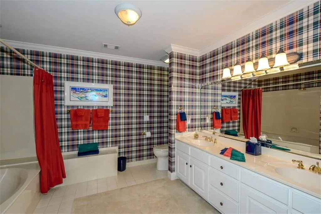 8200 Habersham Waters Road, Sandy Springs, Georgia 30350, 6 Bedrooms Bedrooms, ,7 BathroomsBathrooms,Residential,Sold,8200 Habersham Waters Road,5798268