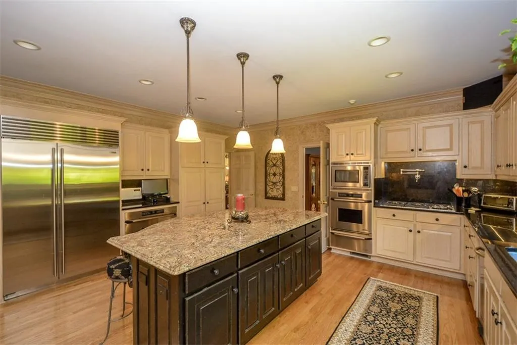 8200 Habersham Waters Road, Sandy Springs, Georgia 30350, 6 Bedrooms Bedrooms, ,7 BathroomsBathrooms,Residential,Sold,8200 Habersham Waters Road,5798268