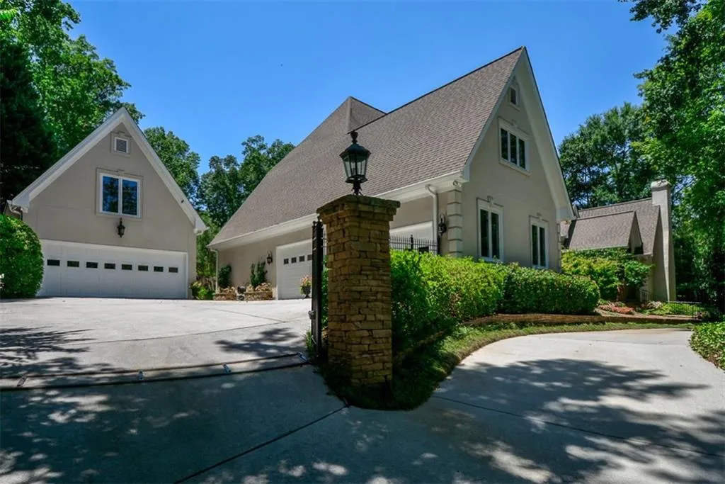 8200 Habersham Waters Road, Sandy Springs, Georgia 30350, 6 Bedrooms Bedrooms, ,7 BathroomsBathrooms,Residential,Sold,8200 Habersham Waters Road,5798268