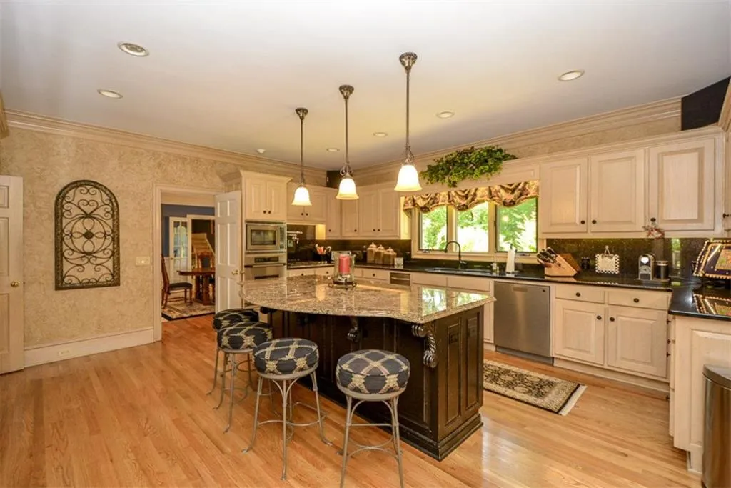 8200 Habersham Waters Road, Sandy Springs, Georgia 30350, 6 Bedrooms Bedrooms, ,7 BathroomsBathrooms,Residential,Sold,8200 Habersham Waters Road,5798268