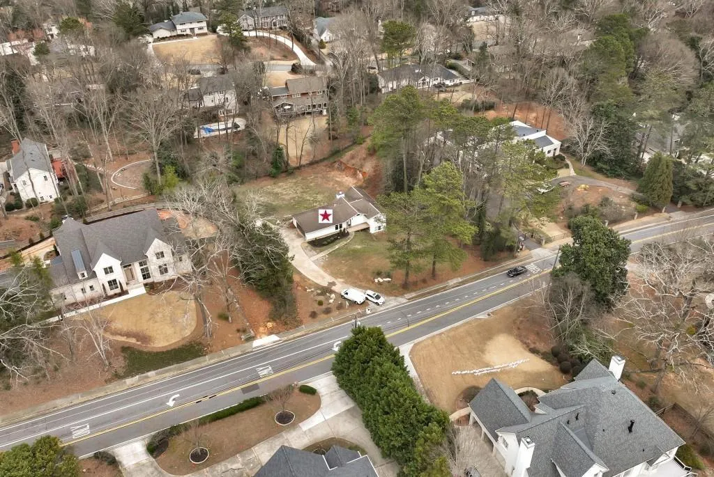 905 Heards Ferry Road, Sandy Springs, Georgia 30328, 2 Bedrooms Bedrooms, ,2 BathroomsBathrooms,Residential,For Sale,905 Heards Ferry Road,7728451
