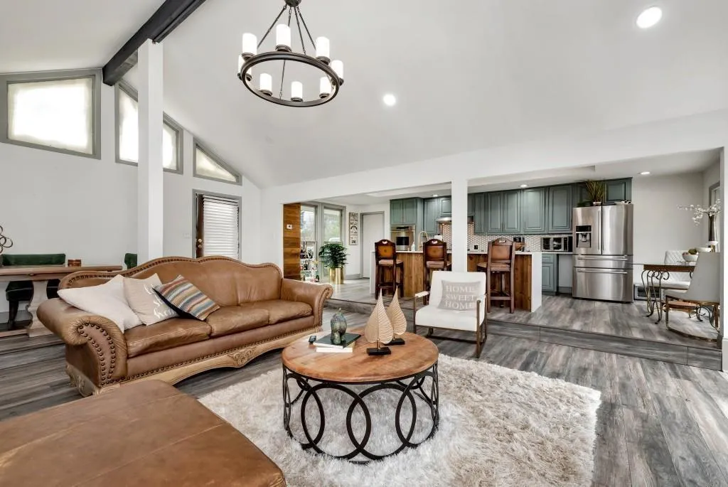 905 Heards Ferry Road, Sandy Springs, Georgia 30328, 2 Bedrooms Bedrooms, ,2 BathroomsBathrooms,Residential,For Sale,905 Heards Ferry Road,7728451