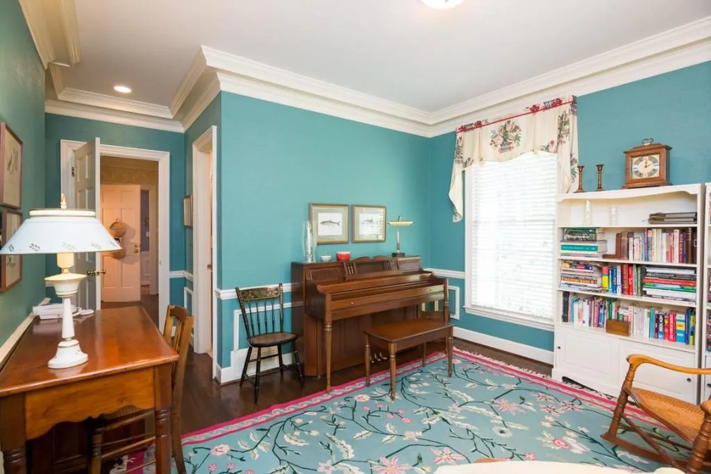 1735 Marlborough Drive, Sandy Springs, Georgia 30350, 5 Bedrooms Bedrooms, ,4 BathroomsBathrooms,Residential,Sold,1735 Marlborough Drive,6957597