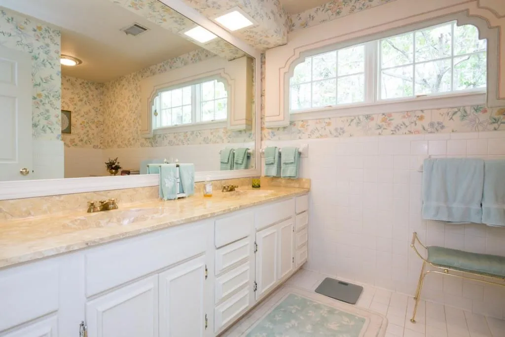 1735 Marlborough Drive, Sandy Springs, Georgia 30350, 5 Bedrooms Bedrooms, ,4 BathroomsBathrooms,Residential,Sold,1735 Marlborough Drive,6957597