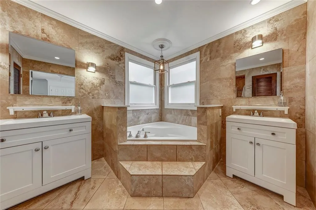 460 Old Creek Road, Sandy Springs, Georgia 30342, 4 Bedrooms Bedrooms, ,3 BathroomsBathrooms,Residential,Sold,460 Old Creek Road,6888936
