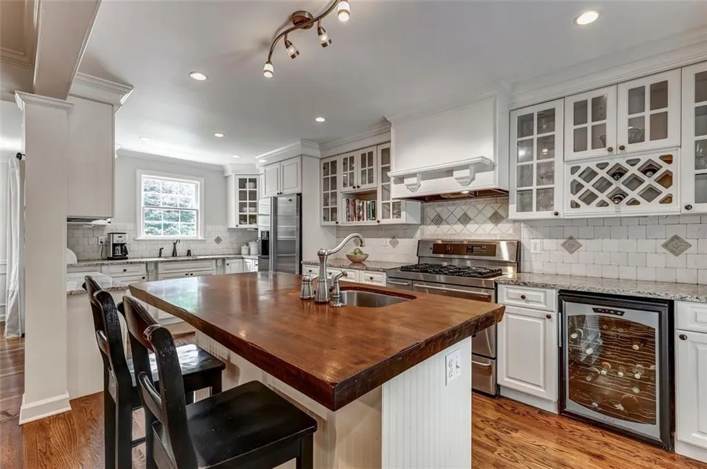 460 Old Creek Road, Sandy Springs, Georgia 30342, 4 Bedrooms Bedrooms, ,3 BathroomsBathrooms,Residential,Sold,460 Old Creek Road,6888936