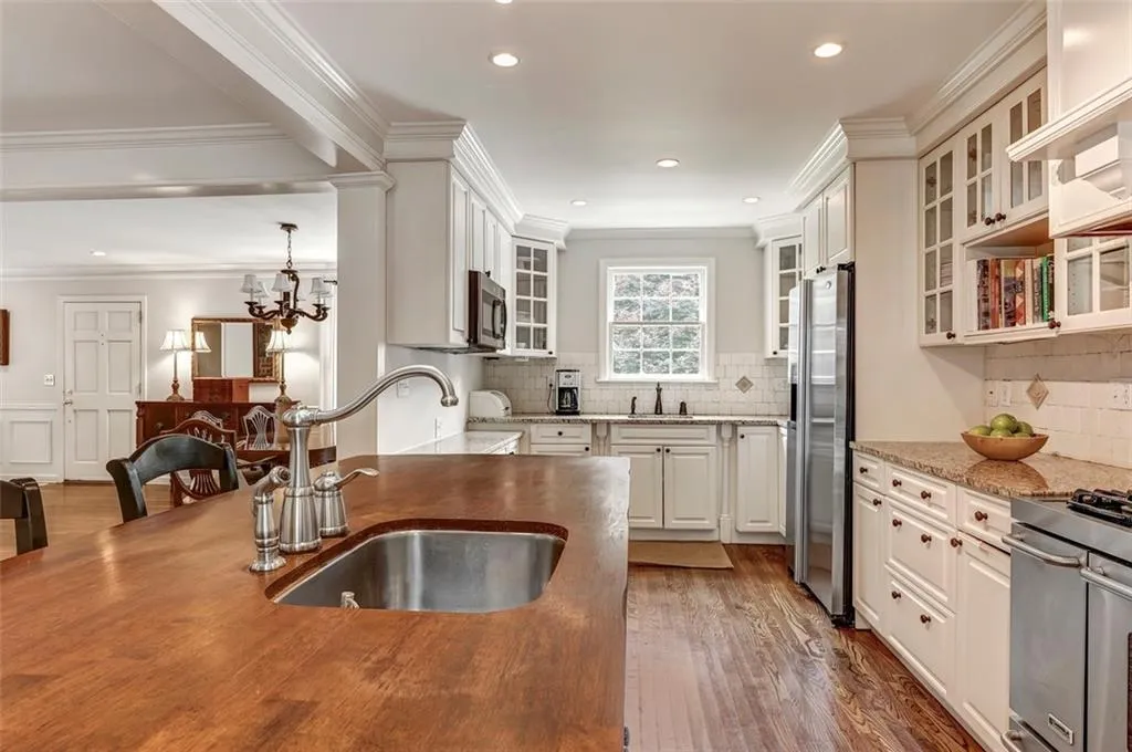 460 Old Creek Road, Sandy Springs, Georgia 30342, 4 Bedrooms Bedrooms, ,3 BathroomsBathrooms,Residential,Sold,460 Old Creek Road,6888936