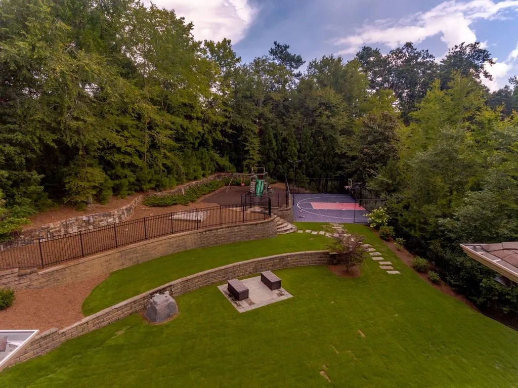 453 Londonberry Road, Atlanta, Georgia 30327, 7 Bedrooms Bedrooms, ,8 BathroomsBathrooms,Residential,Sold,453 Londonberry Road,6768359