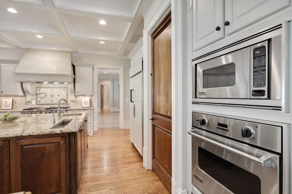 453 Londonberry Road, Atlanta, Georgia 30327, 7 Bedrooms Bedrooms, ,8 BathroomsBathrooms,Residential,Sold,453 Londonberry Road,6768359