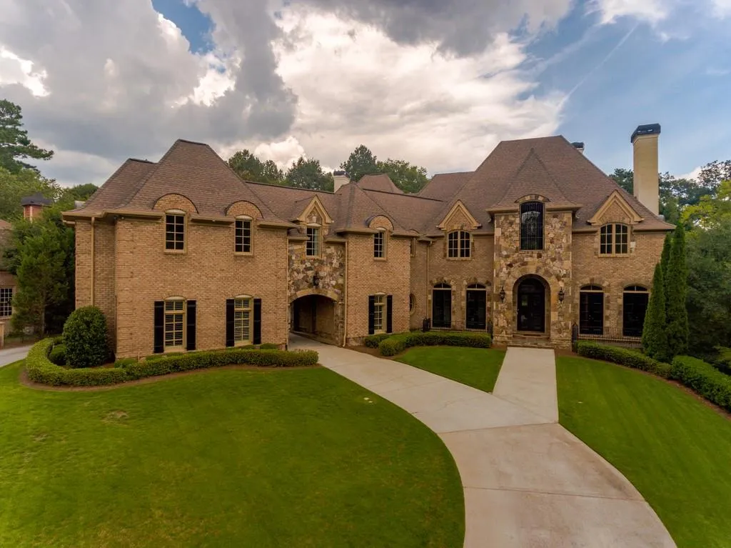 453 Londonberry Road, Atlanta, Georgia 30327, 7 Bedrooms Bedrooms, ,8 BathroomsBathrooms,Residential,Sold,453 Londonberry Road,6768359