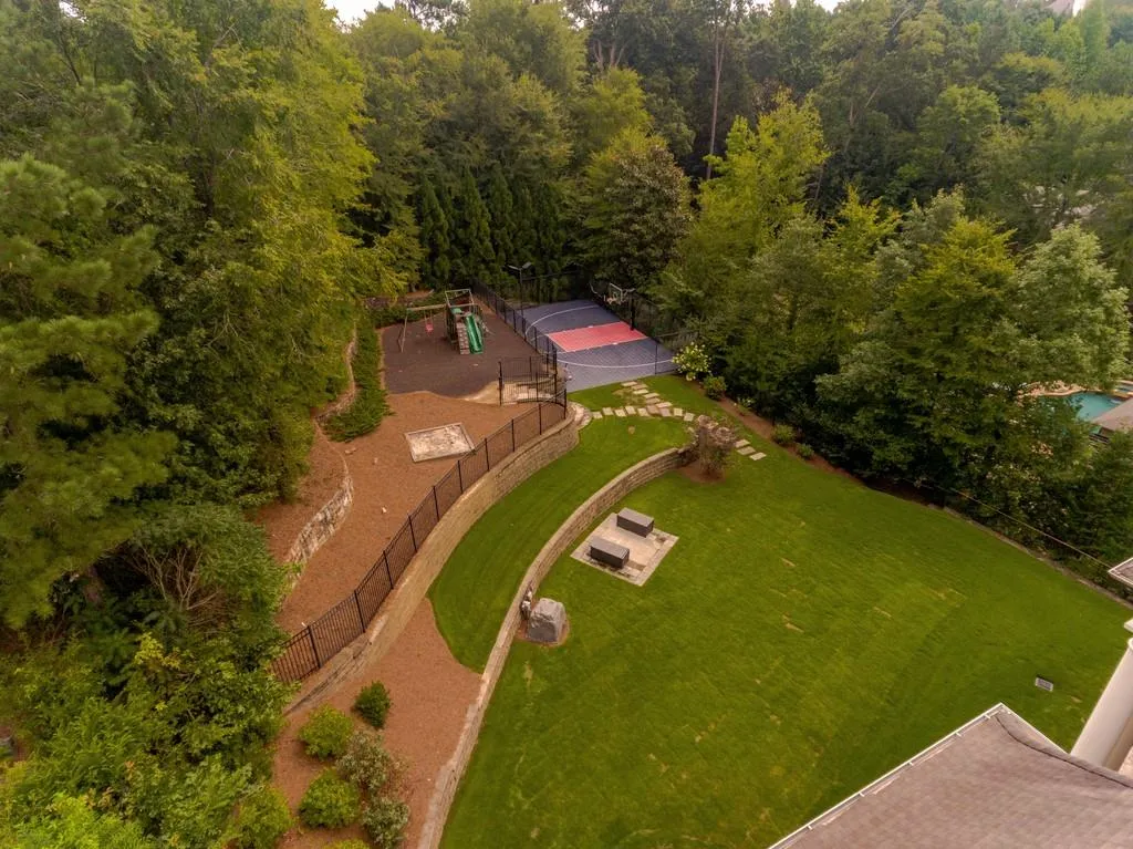 453 Londonberry Road, Atlanta, Georgia 30327, 7 Bedrooms Bedrooms, ,8 BathroomsBathrooms,Residential,Sold,453 Londonberry Road,6768359