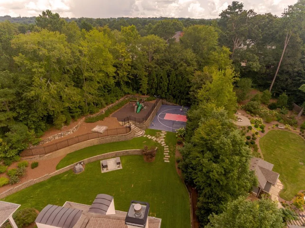 453 Londonberry Road, Atlanta, Georgia 30327, 7 Bedrooms Bedrooms, ,8 BathroomsBathrooms,Residential,Sold,453 Londonberry Road,6768359